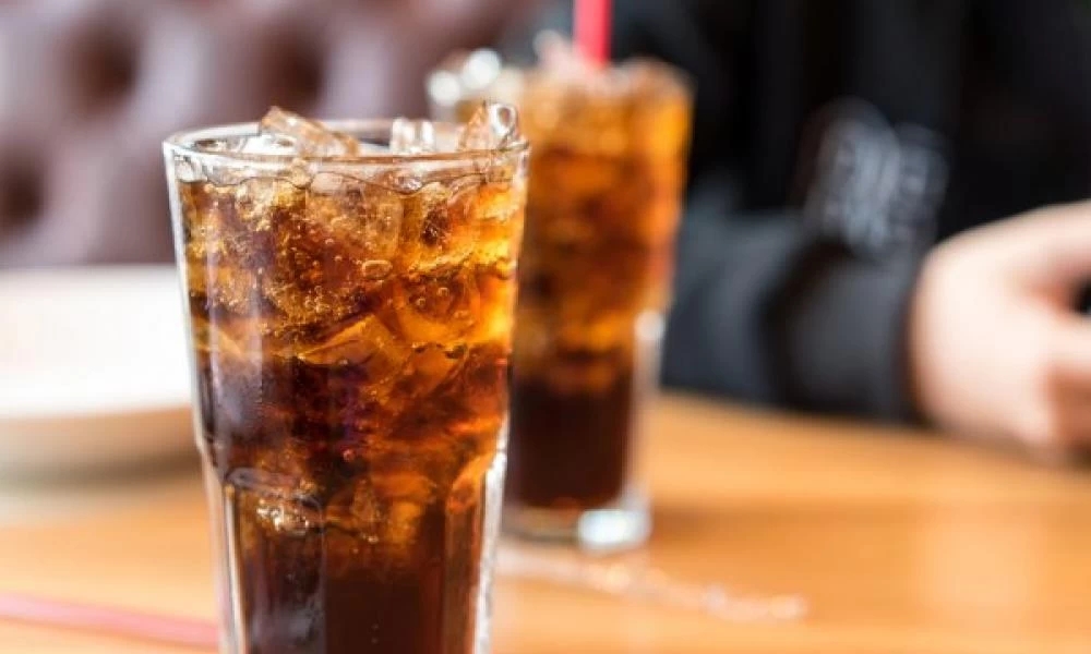 Αναψυκτικά: Τα προβλήματα που μπορούν να προκαλέσουν στην υγεία